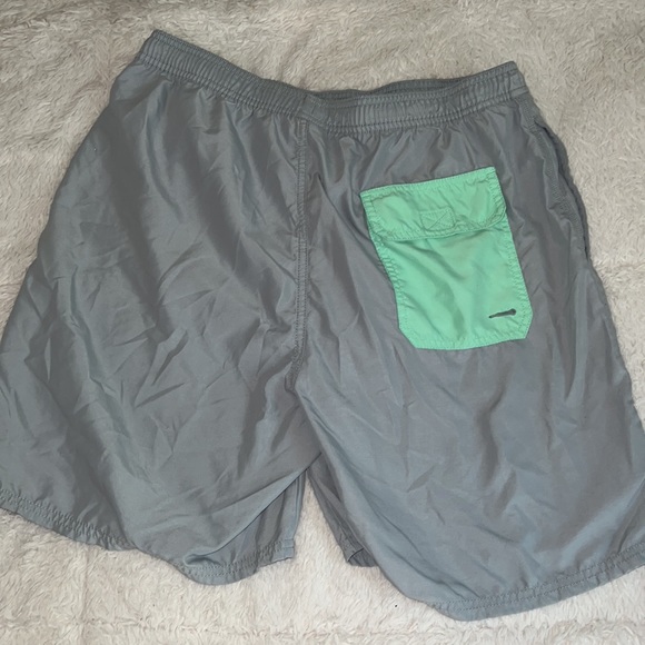 NEW! Mens Vineyard Vines bathing suit (NEVER WORN) - Picture 4 of 5